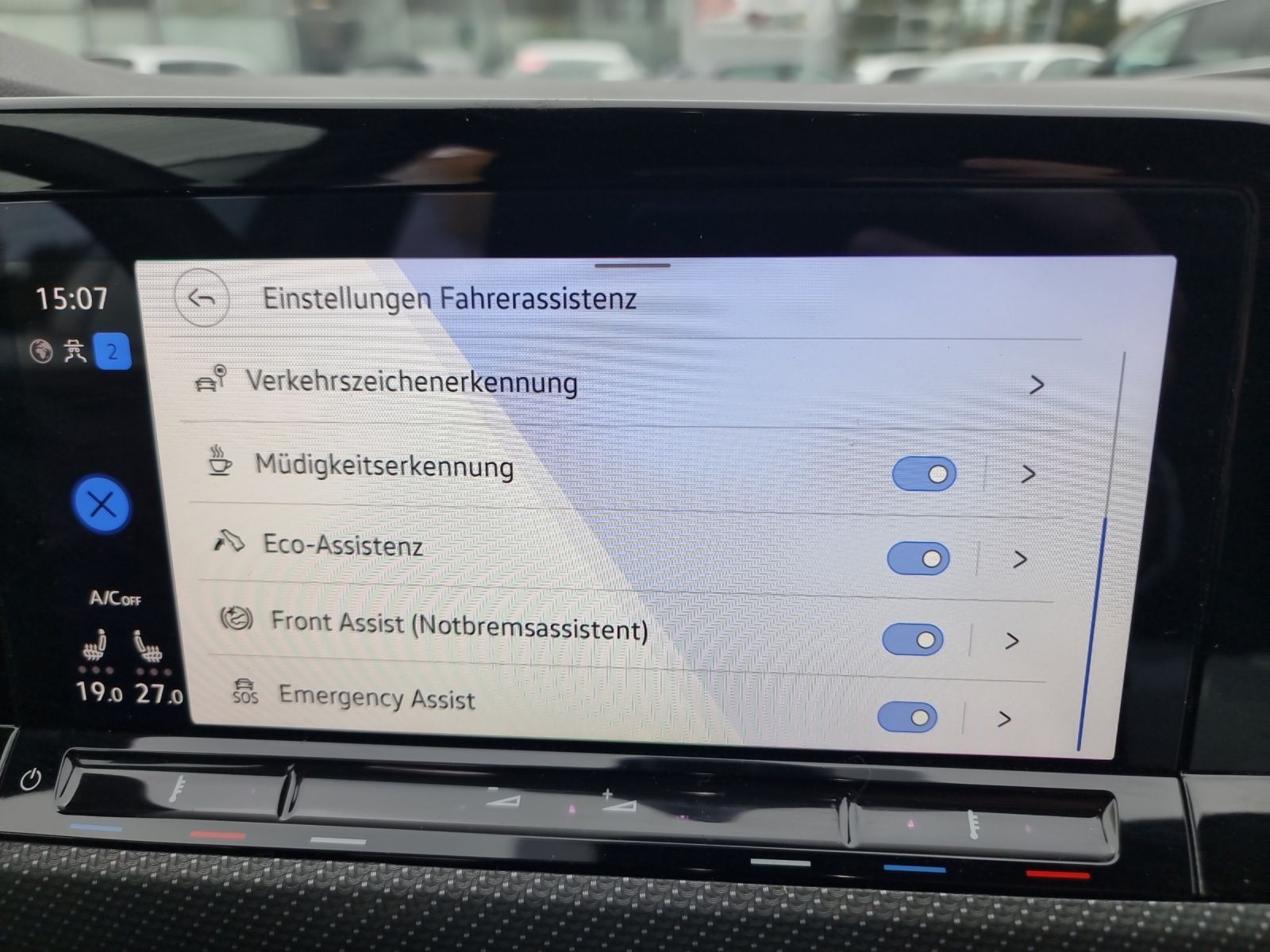 Fahrzeugabbildung Volkswagen Golf VIII R 4M  DSG Matrix Navi Harman AID ACC R