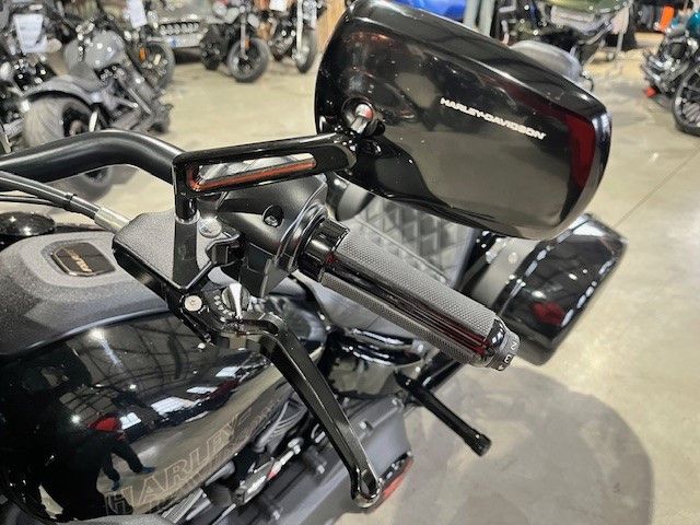 Fahrzeugabbildung Harley-Davidson FXLRST Low Rider ST 117 Umbau / Jekill