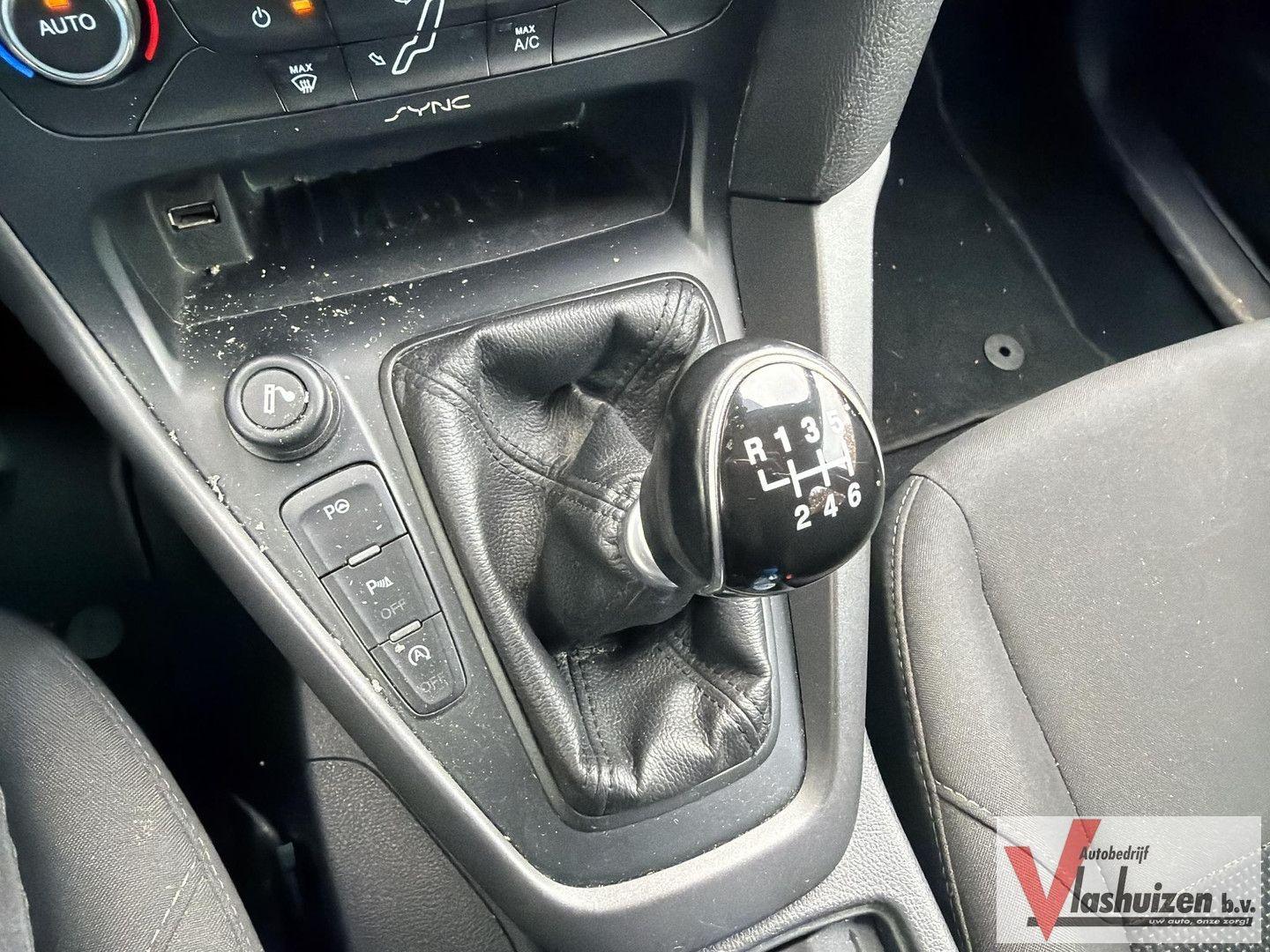 Ford Focus 2014 — photo 12