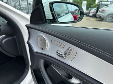 Fahrzeugabbildung Mercedes-Benz E 300 E Limousine AMG Line HeadUp Memory LED