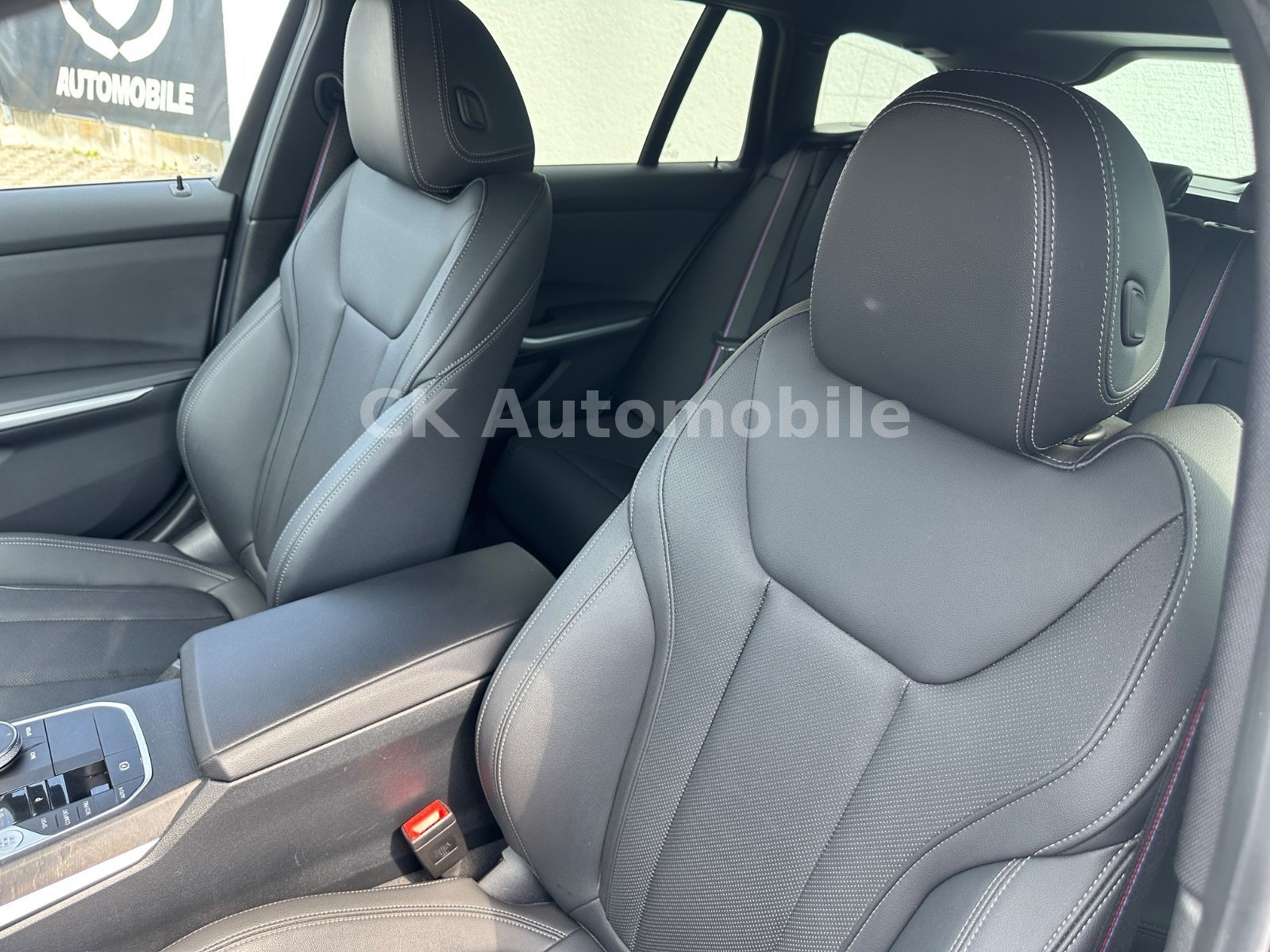 Fahrzeugabbildung BMW 320d xDrive M-Sport/Widescreen/Navi/Pano/LED/AHK