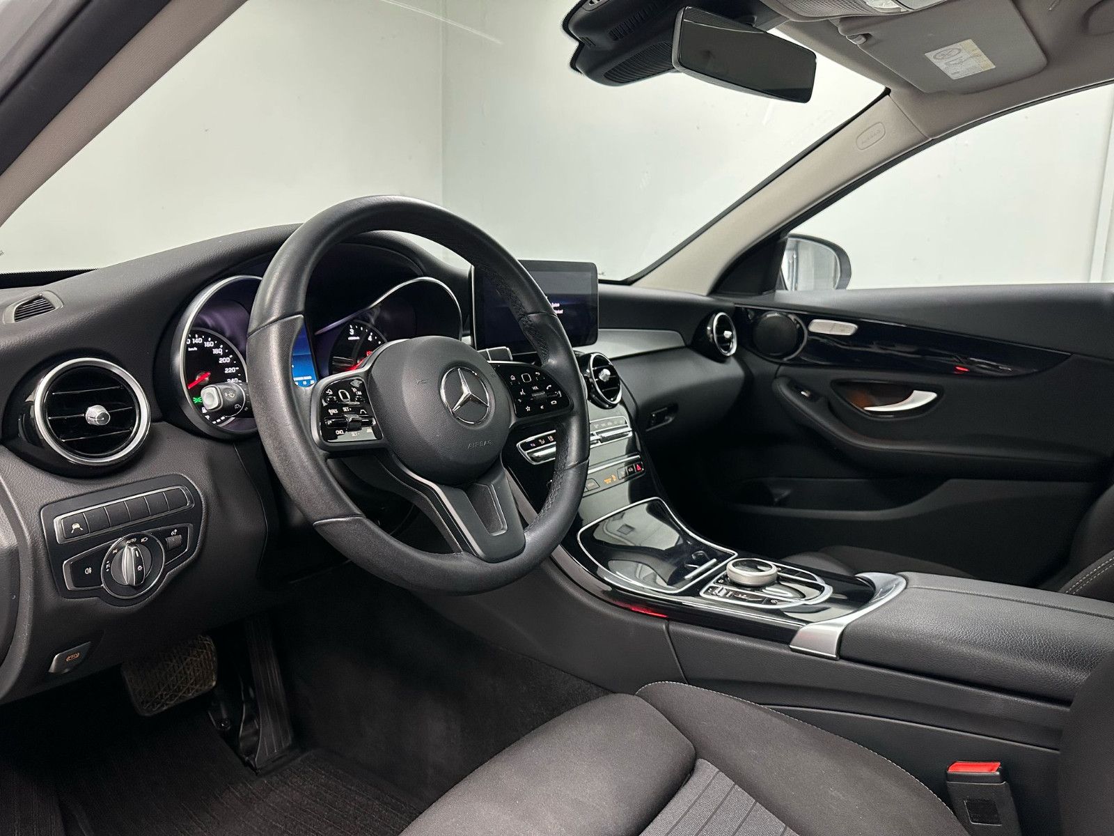 Fahrzeugabbildung Mercedes-Benz C 200 d T*DISTRO*AHK*SPURH*TOTWINK*SH*CARPL