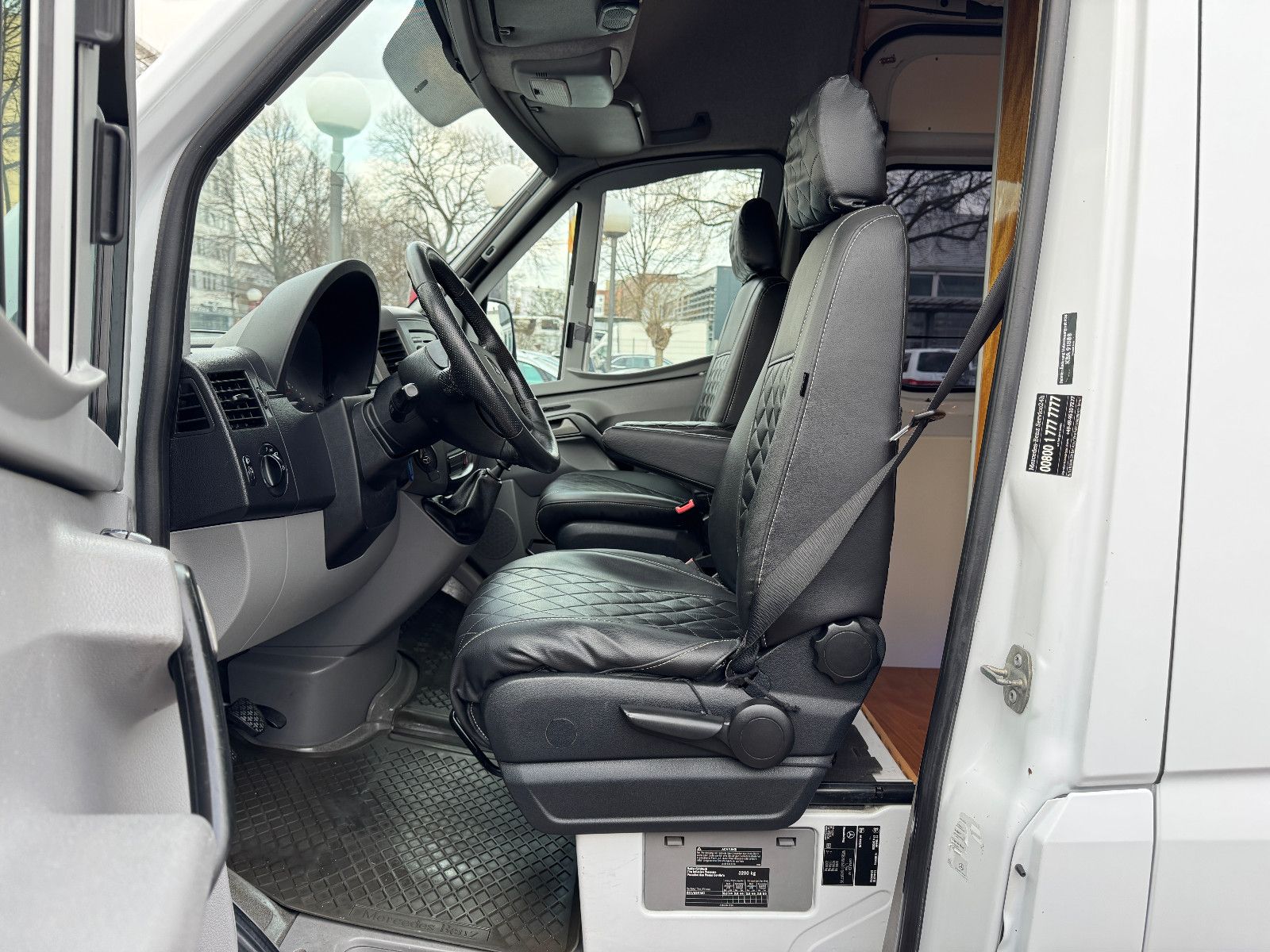 Vehicle image Mercedes-Benz SPRINTER 313 ELBE BOOTS MANUFACTURE