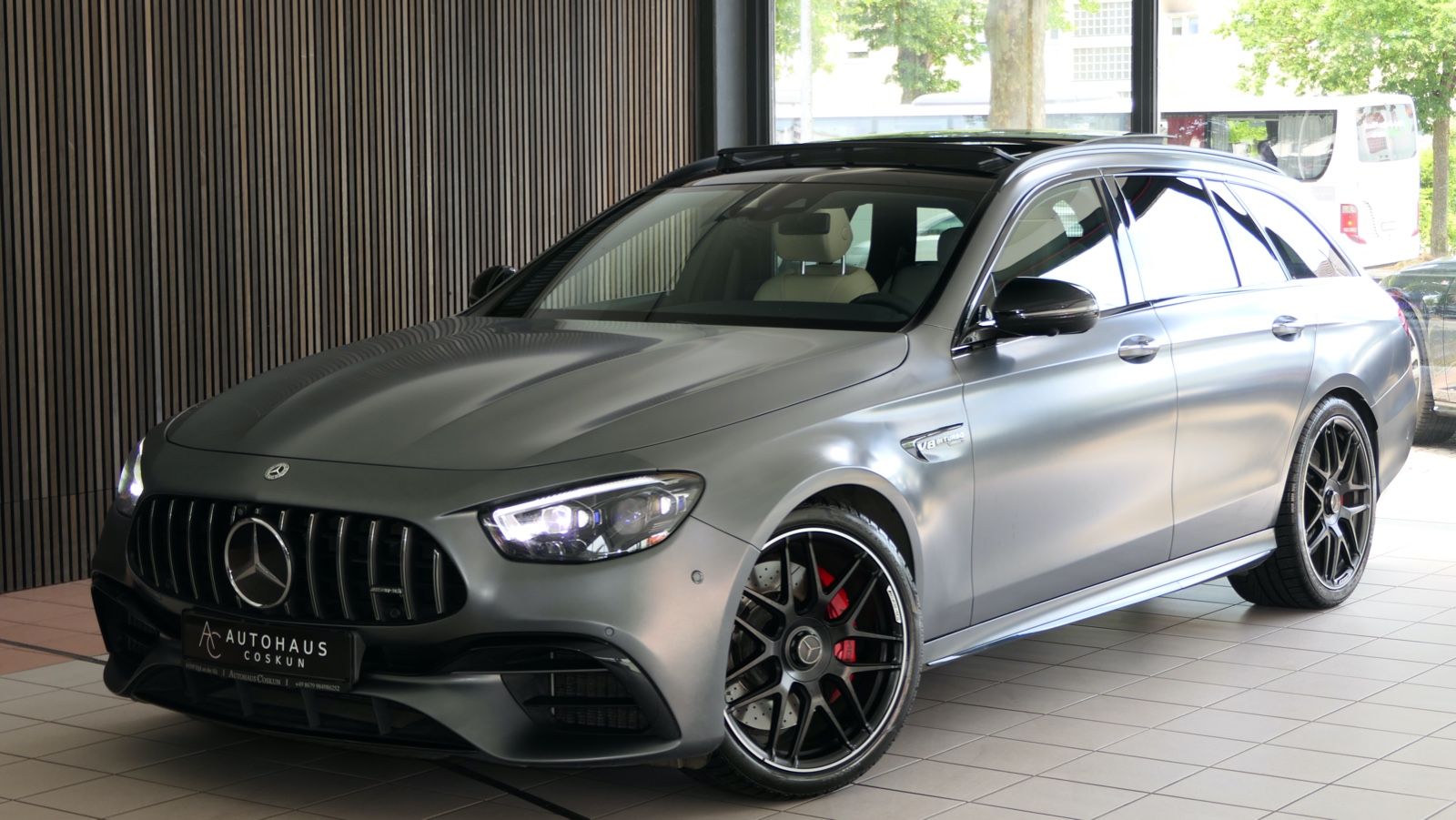 MERCEDES-BENZ E 63 S AMG T |PANO.|MASSAGE|20"|AIRBODY|MEMORY|