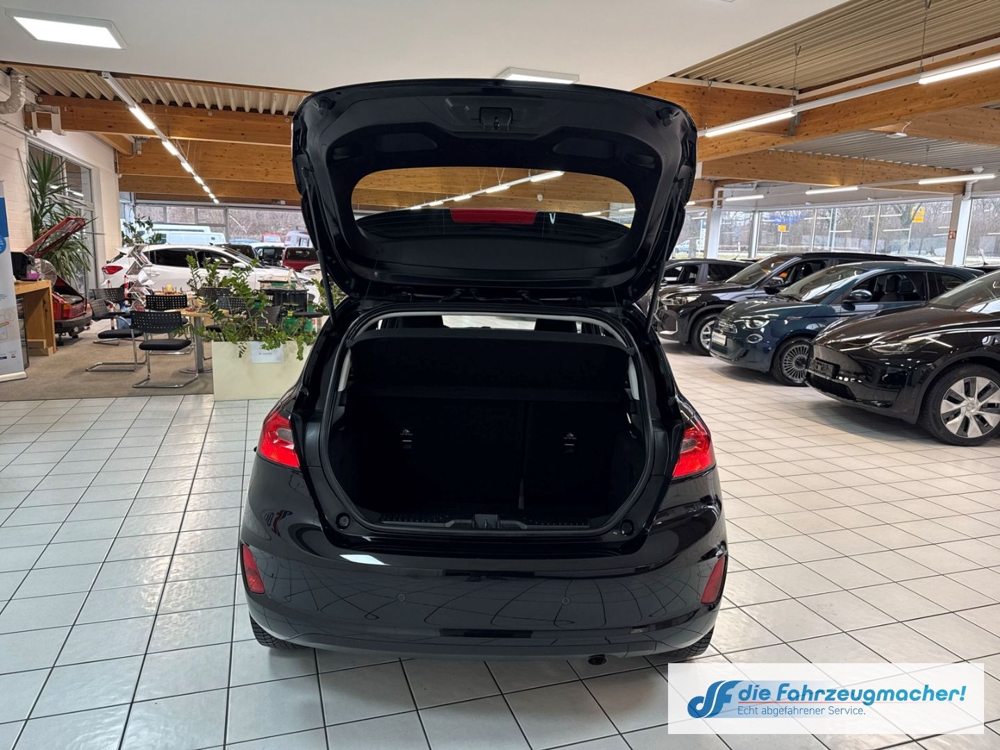 Fahrzeugabbildung Ford Fiesta Cool & Connect Navi LED Blendfreies Fernl
