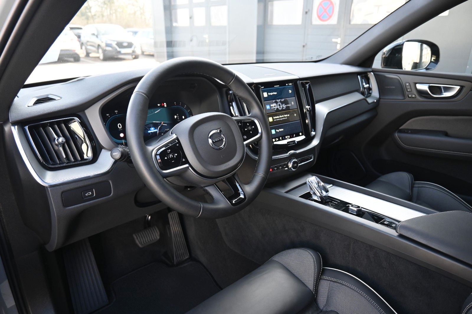 Fahrzeugabbildung Volvo XC60 B5 AWD Plus Dark*LED*H&K*CAM*BLIS*Google