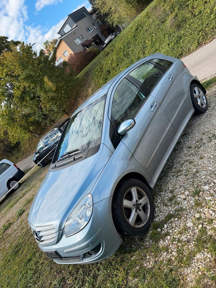 Mercedes-Benz B 200