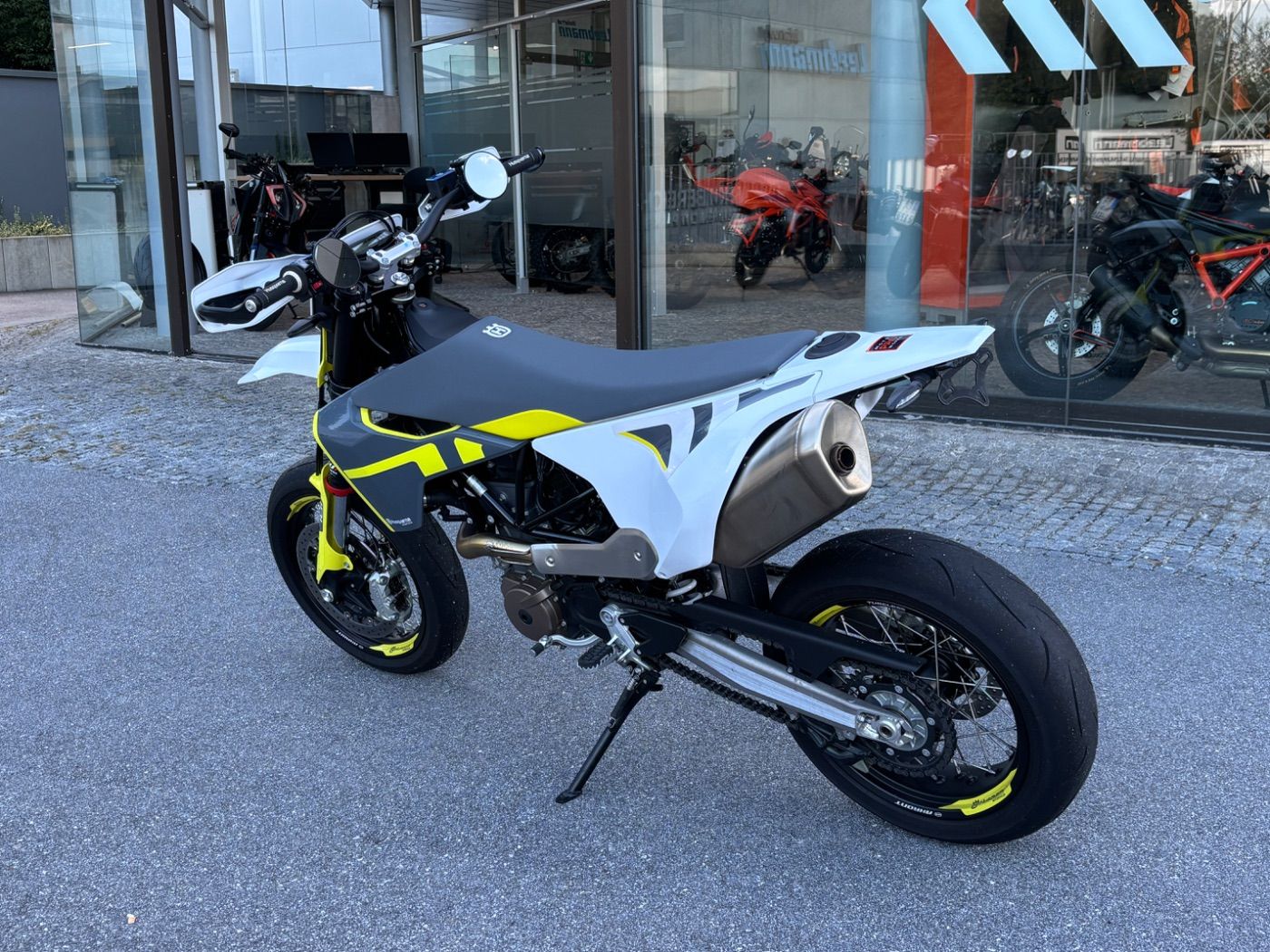 Fahrzeugabbildung Husqvarna 701 Supermoto Garantie bis 03.2026