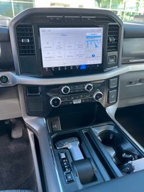 Ford F 150 Lightning SXT AWD Elektro 2023 hellgrau