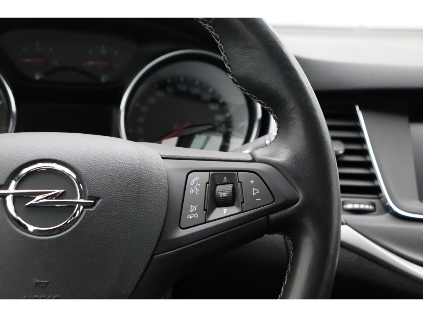 Fahrzeugabbildung Opel Astra K Sports Tourer Edition Start Stop LED SHZ