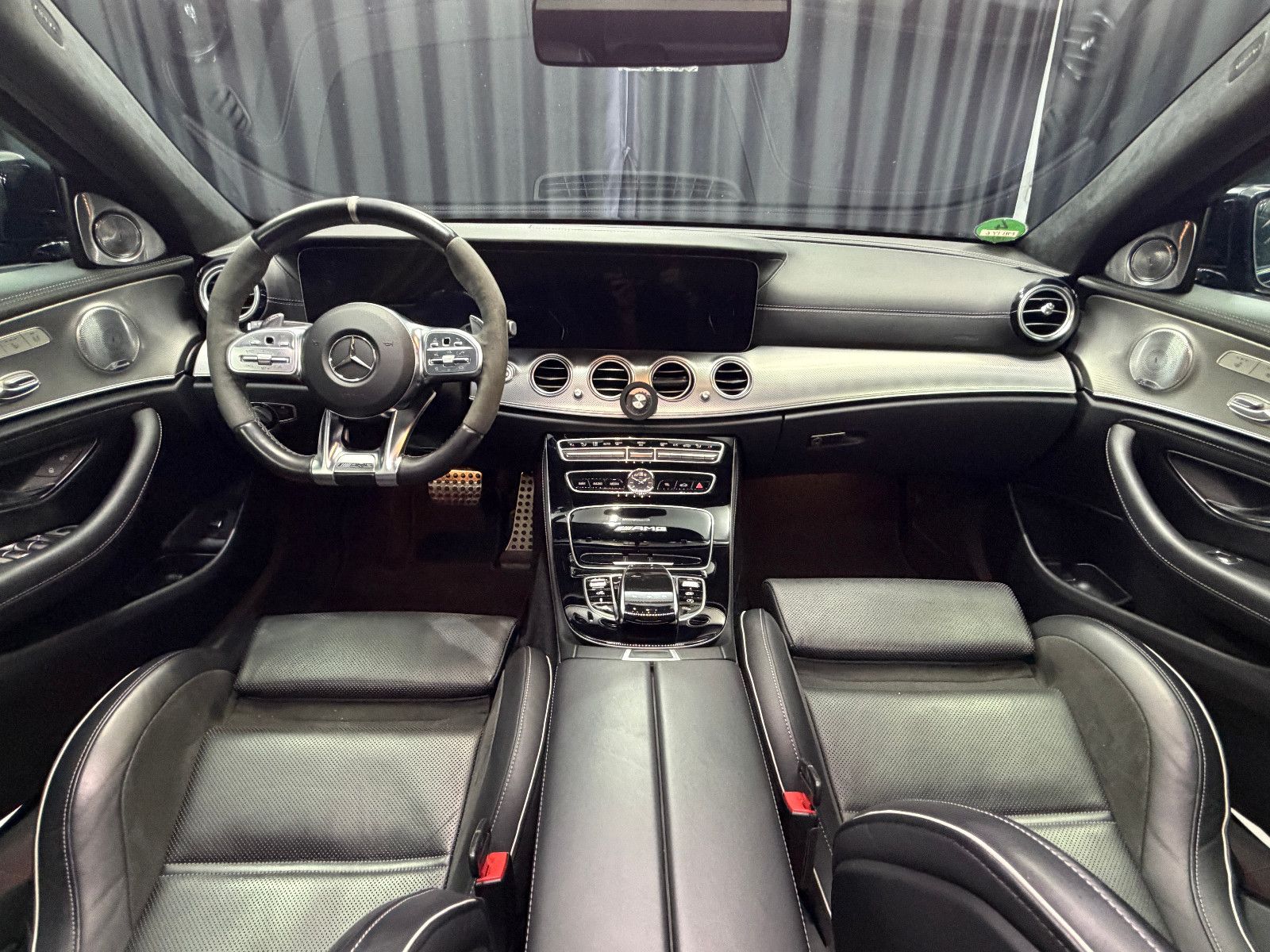 Fahrzeugabbildung Mercedes-Benz E 63 S AMG 4Matic+ |3D-BURMESTER|VOLL