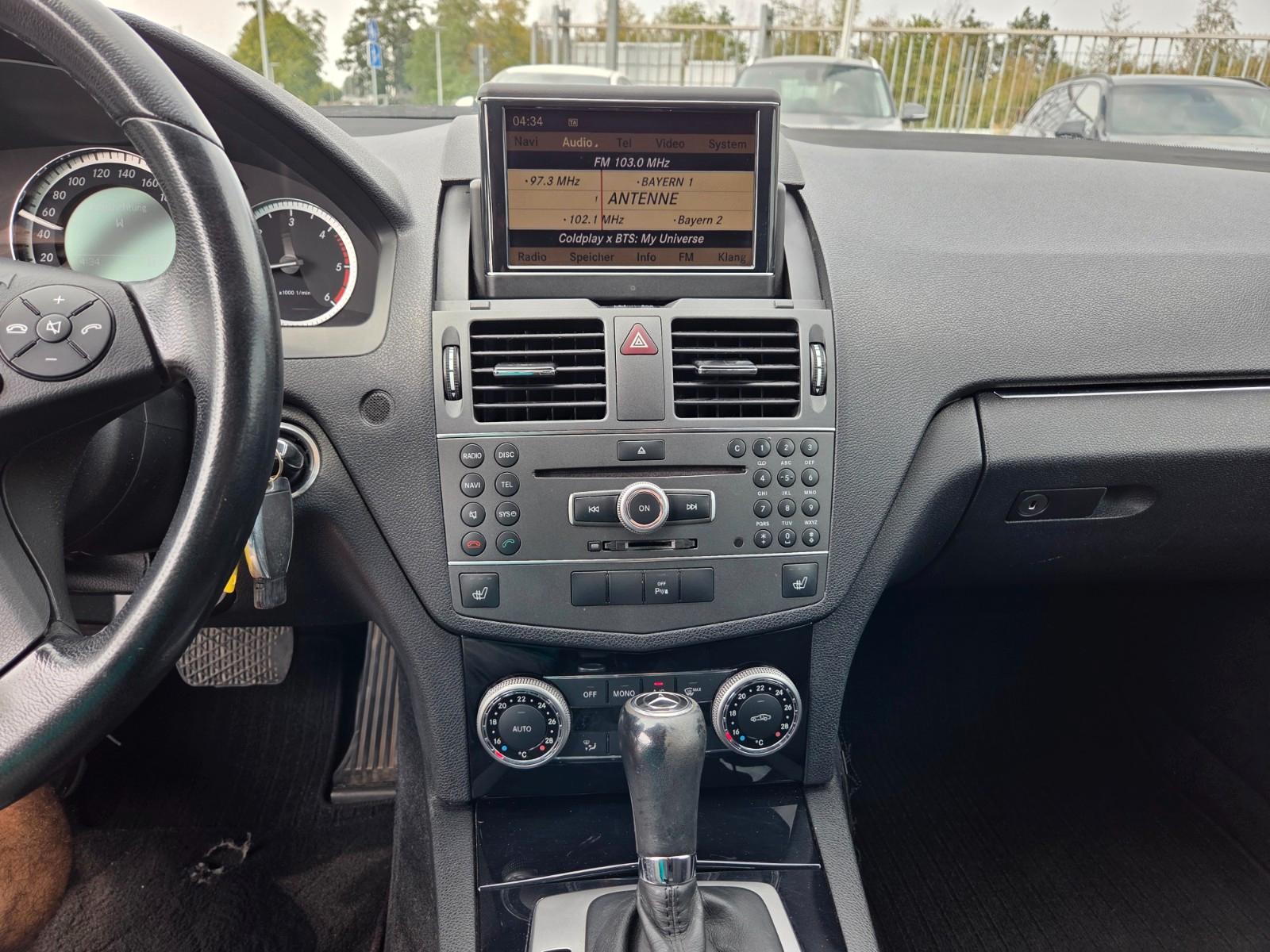 Mercedes-Benz C200 2010 — photo 38