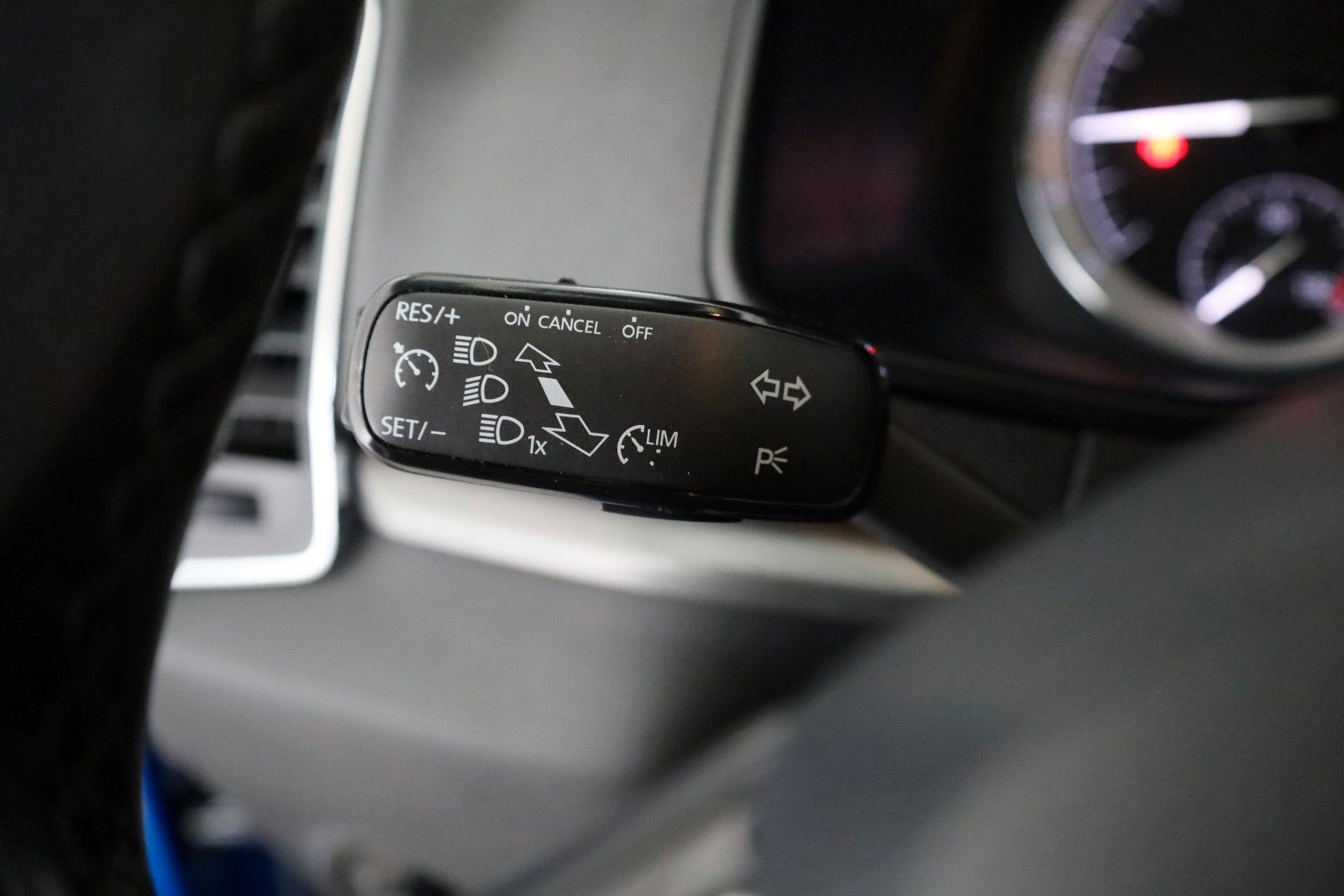 Fahrzeugabbildung SKODA Karoq Ambition Navi,LED,SH, PDC, CarPlay, 8xAlus