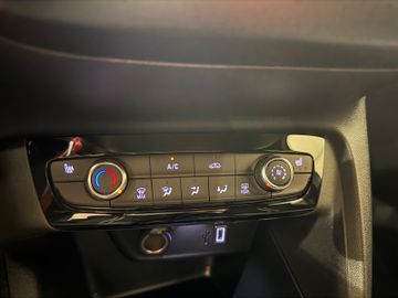 Bild 12 Opel Corsa F GS 100PS Sitzheizung LED