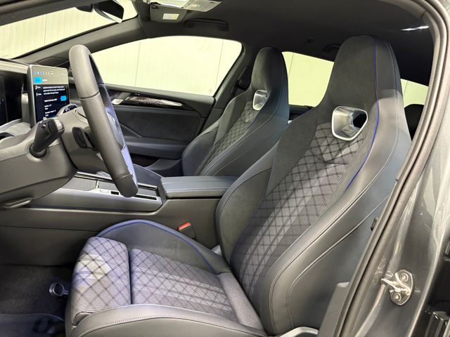 Passat Variant R-line 2.0 TDI DSG AHK RFK LED