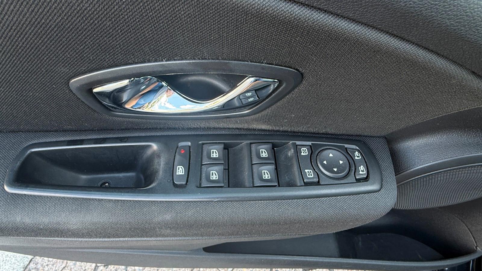 Renault Megane 2015 — photo 12