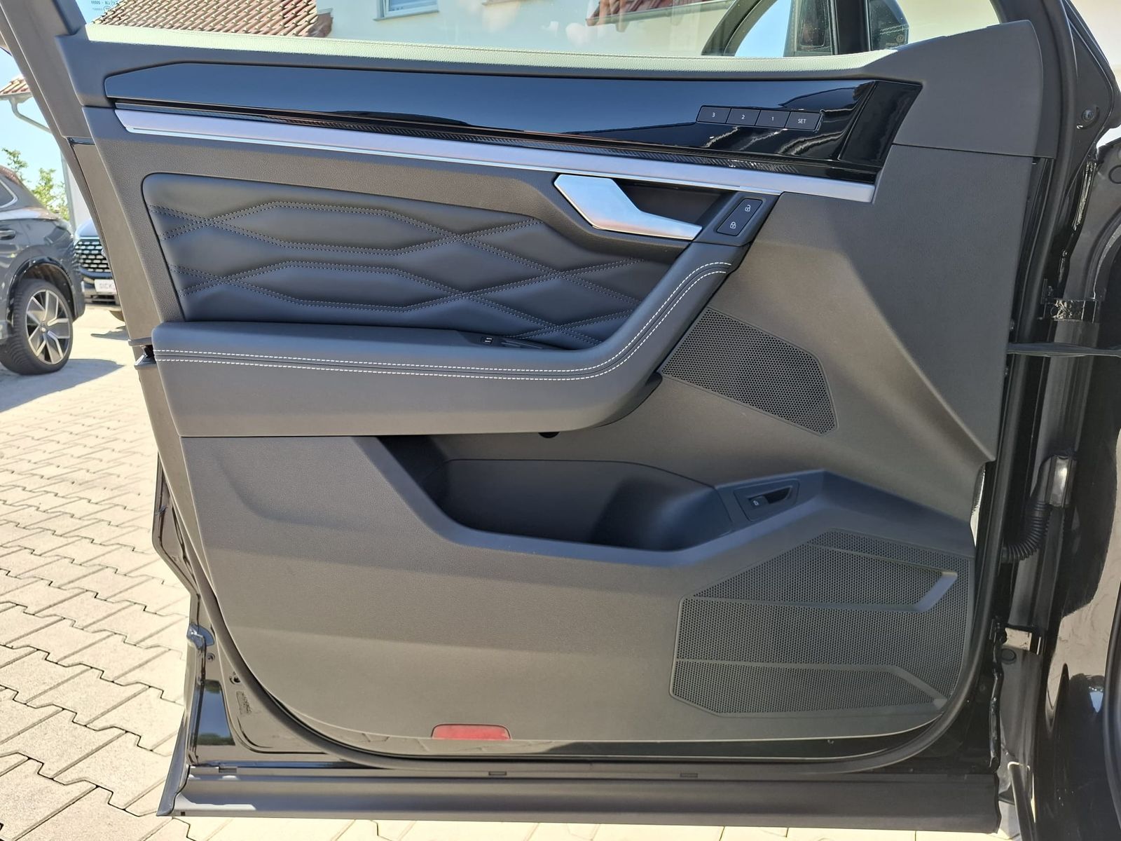Fahrzeugabbildung Volkswagen Touareg 3.0TDI 4M R-Line VOLL Black 22" UPE 114T