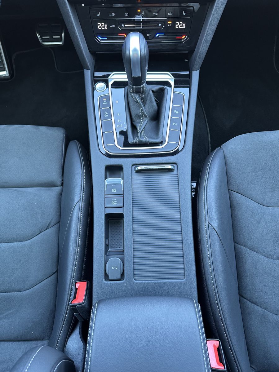 Fahrzeugabbildung Volkswagen Arteon SB 2.0 TDI DSG R-Line NAV+MATRIX+AHK+PANO