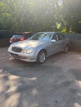 Mercedes-Benz W211 E 320 AVANTGARDE Avantgarde Automatik Leder - Mercedes-Benz E 320 in Essen