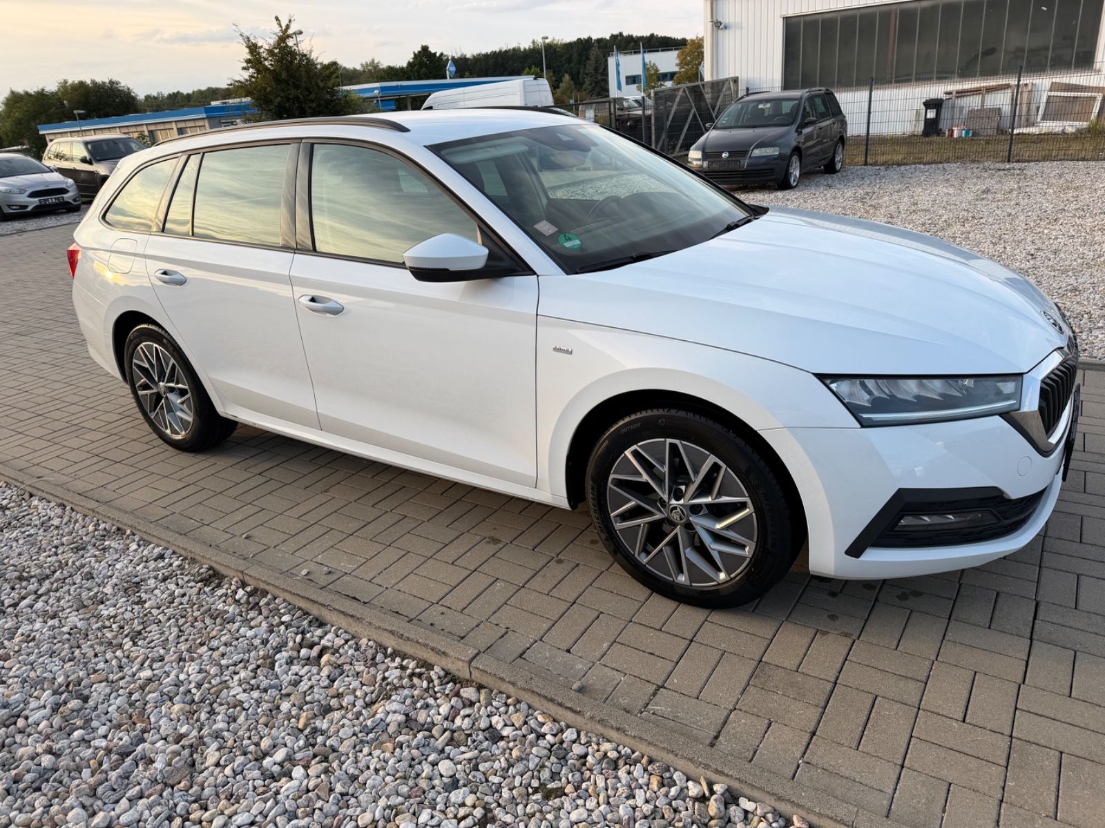 Skoda Octavia Combi Ambition LED DAB PDC imagem 3