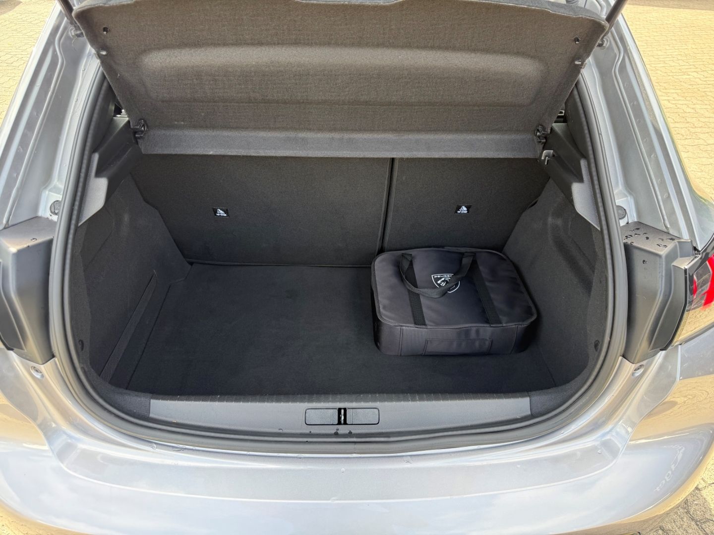 Fahrzeugabbildung Peugeot 208 -e Allure Pack SHZ+Kamera+11KW Schnelllader