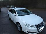 Volkswagen Passat 2.0 TDI 4MOT Comfortline BMT Variant ... - Volkswagen Passat aus 2010: Kombi