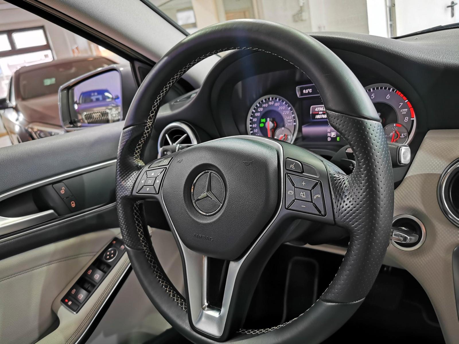 Mercedes-Benz A250 AUT | KAM | CHECKHEFT | 8X + [12M GARANTIE]