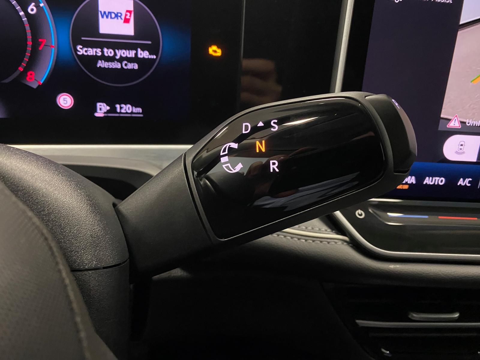 Fahrzeugabbildung Volkswagen Passat Variant 1.5 eTSI Elegance AHK+MATRIX+ACC+