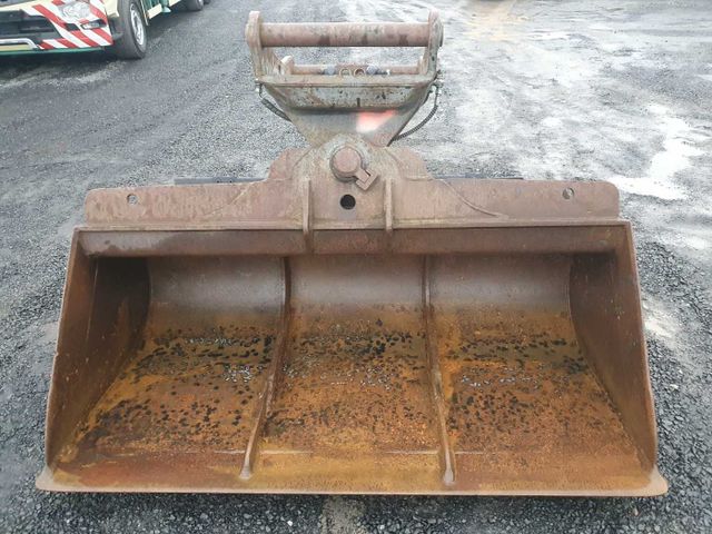 Autres Hydraulischer Grabenräumlöffel / schwenkbar OQ80