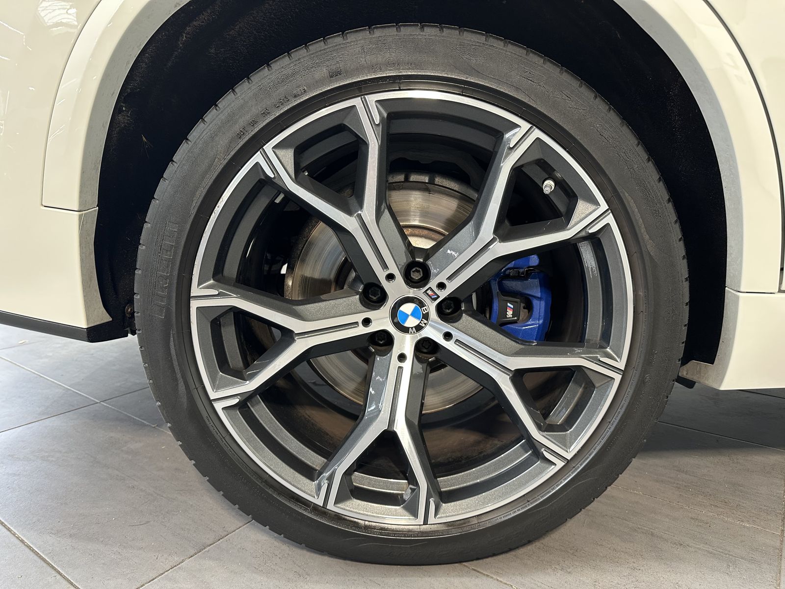Fahrzeugabbildung BMW X5 xDrive30d M-Sport NAV+LED+AHK+HEAD-UP+21ZO+PP