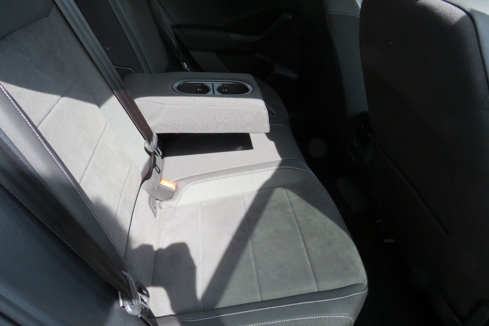 Fahrzeugabbildung Volkswagen T-Roc Style ACC APP MASSAGE SITZH. 17`KAMERA 1.H