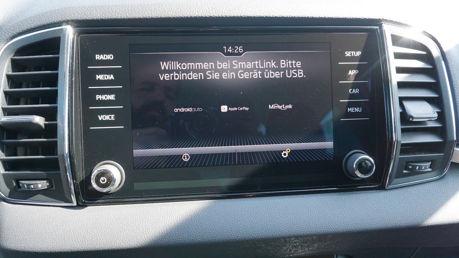 Fahrzeugabbildung SKODA Karoq Style, LED, PDC, SR+WR, Apple CarPlay