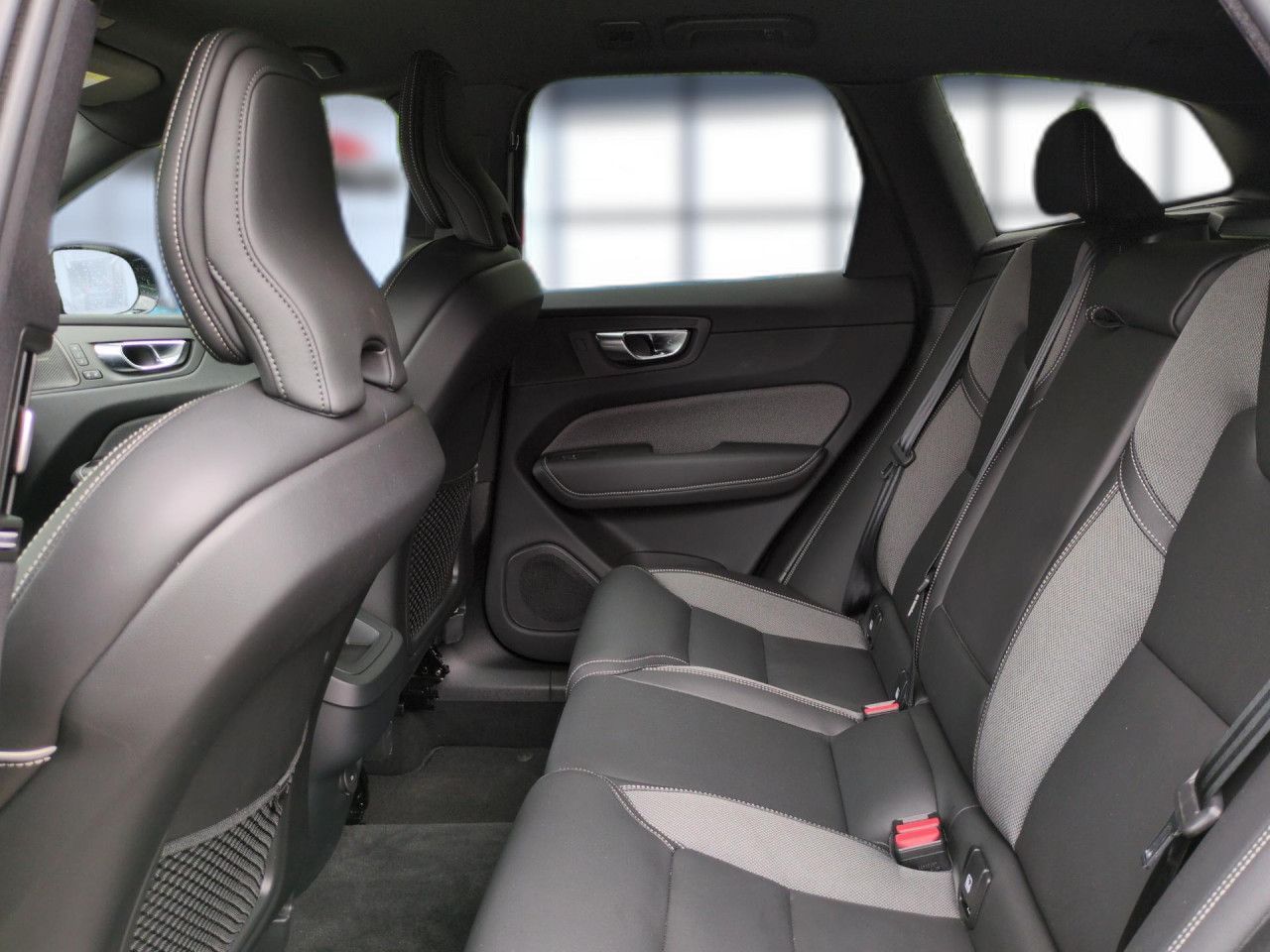 Volvo XC 60 Plus Dark AWD foto 18