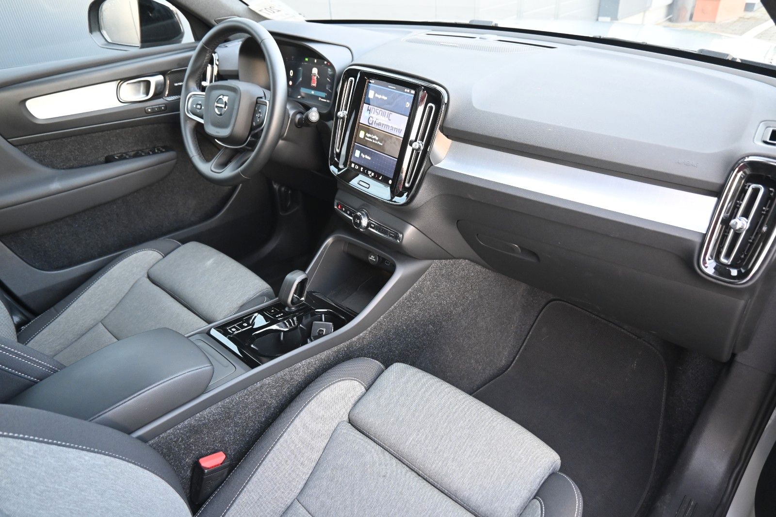 Fahrzeugabbildung Volvo XC40 B3 Plus Dark*FSHZG*360°*ACC*PIXEL