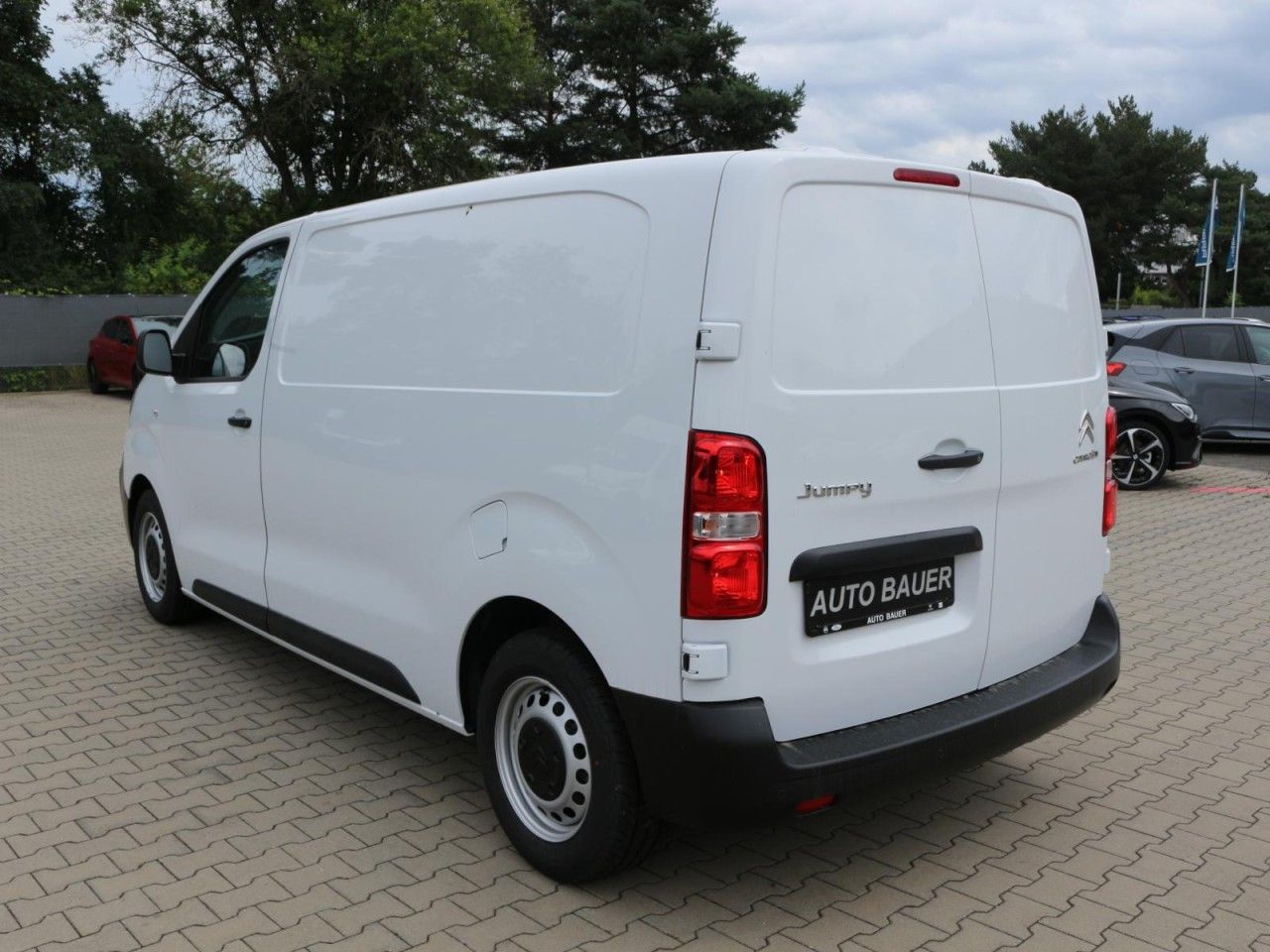 Fahrzeugabbildung Citroën JUMPY STANDARD 1.5 BlueHDi 100
