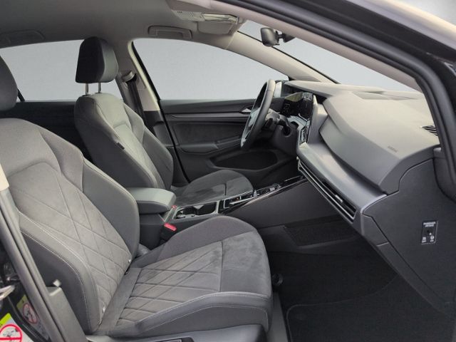 Golf VIII 1.5 eTSI DSG STYLE AHK+KAMERA+NAVI+LED