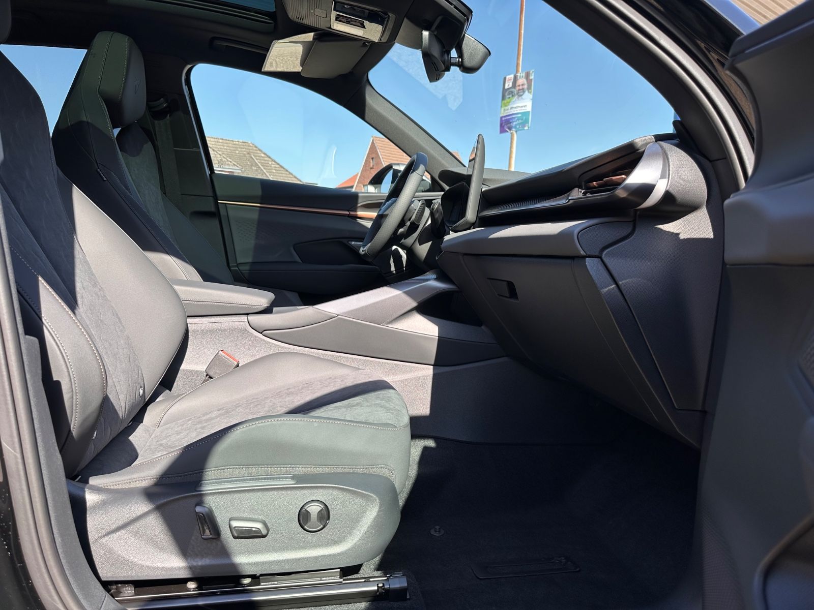 Fahrzeugabbildung CUPRA Terramar VZ 2.0 TSI 4Dr. DSG MATRIX/Pano/ACC/AHK