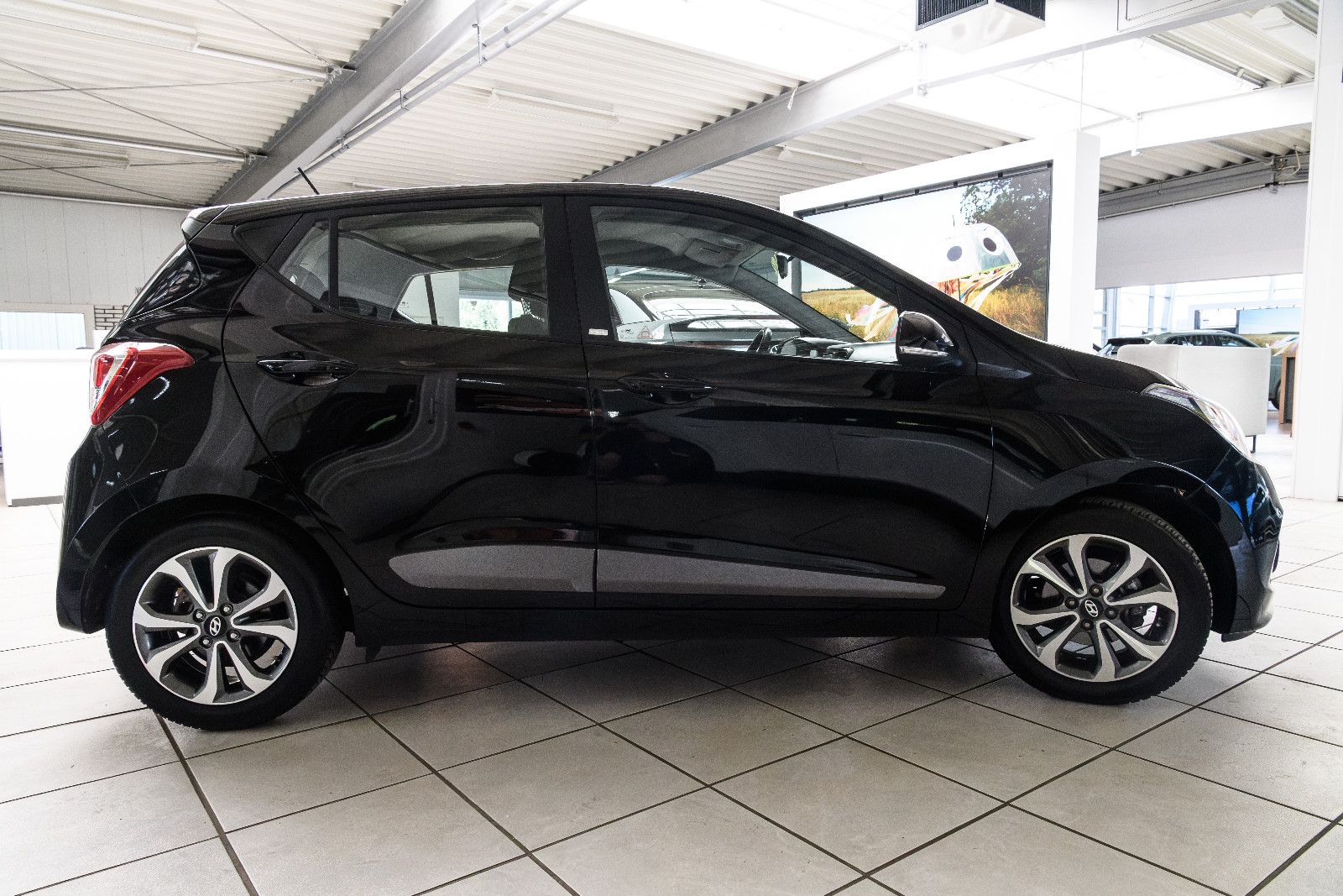 Fahrzeugabbildung Hyundai i10 GO! FIFA World Cup Edition  erst 29950 KM