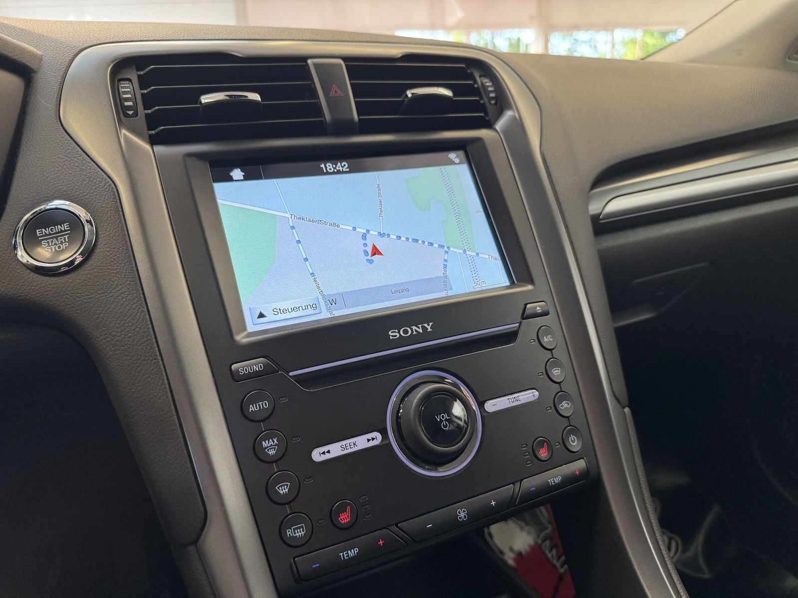 Fahrzeugabbildung Ford Mondeo Titanium LED/DAB/Navi/Keyless/Cam/CarPlay