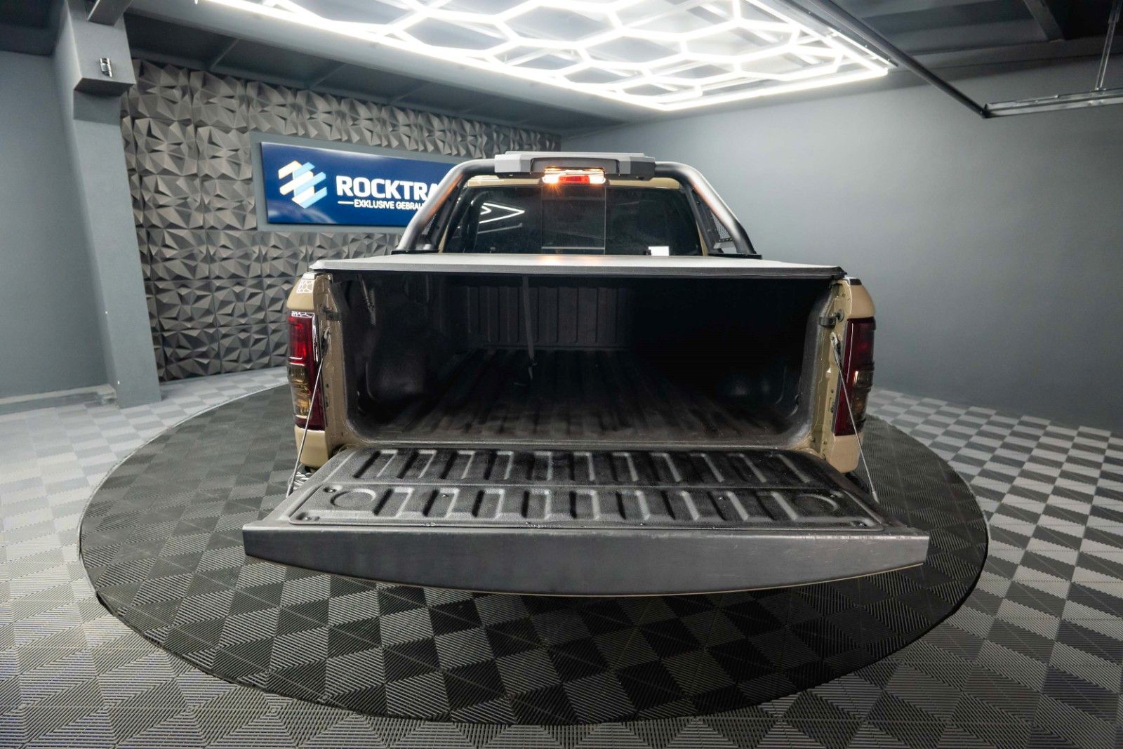 Fahrzeugabbildung Dodge RAM 5.7 V8 HEMI 4x4 NIGHT OFFROAD ARMY STYLE LED