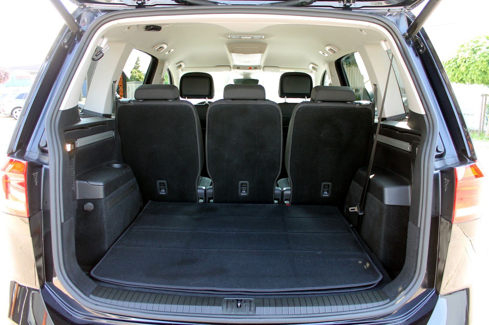 Fahrzeugabbildung Volkswagen Touran Comfortline 2.0TDI 7-Stz. ACC PDC SHZ BT