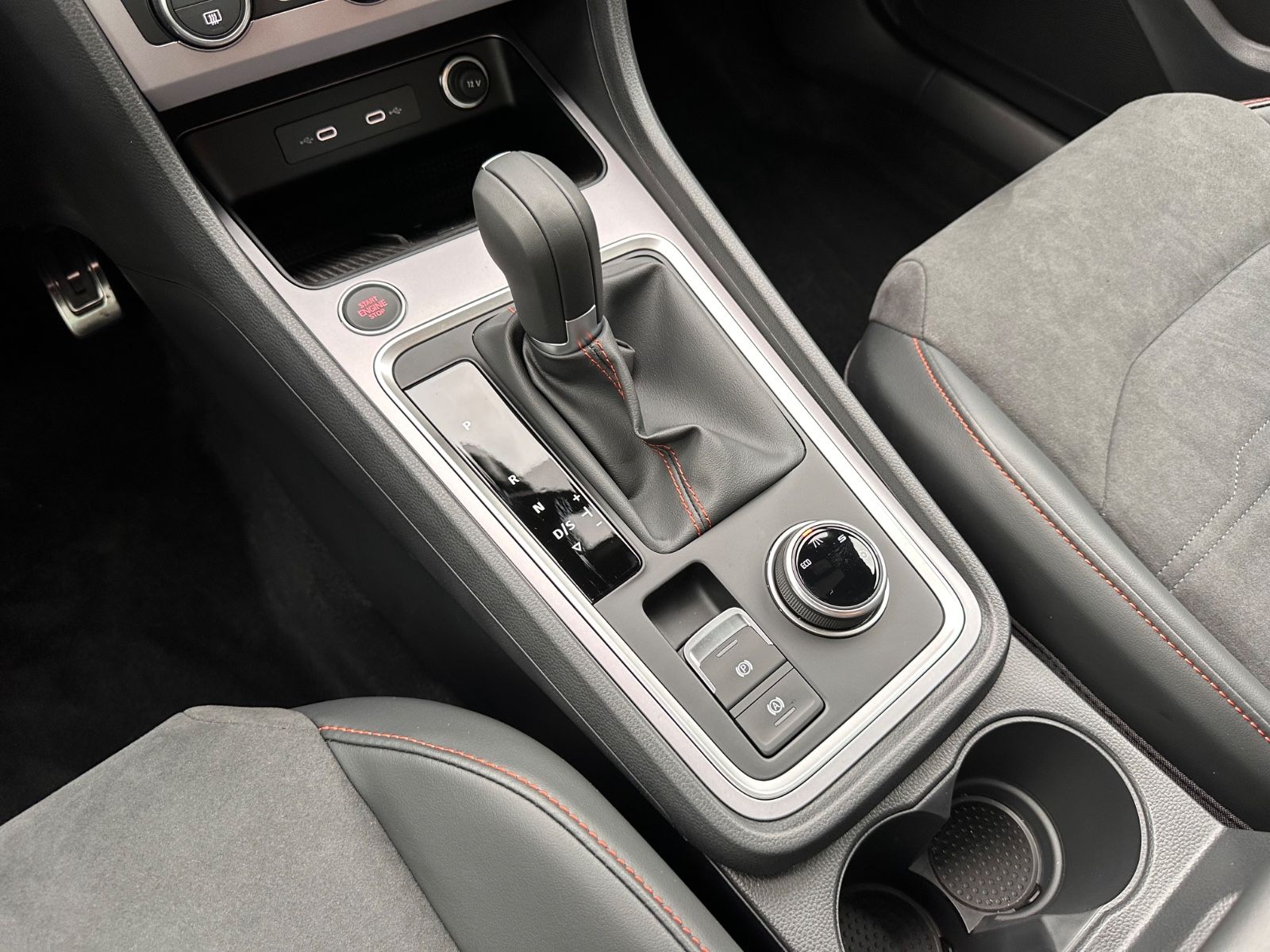 Fahrzeugabbildung SEAT Ateca FR 1.5 TSI DSG AHK/ACC/NAVI/LED/eHeck/SHZ