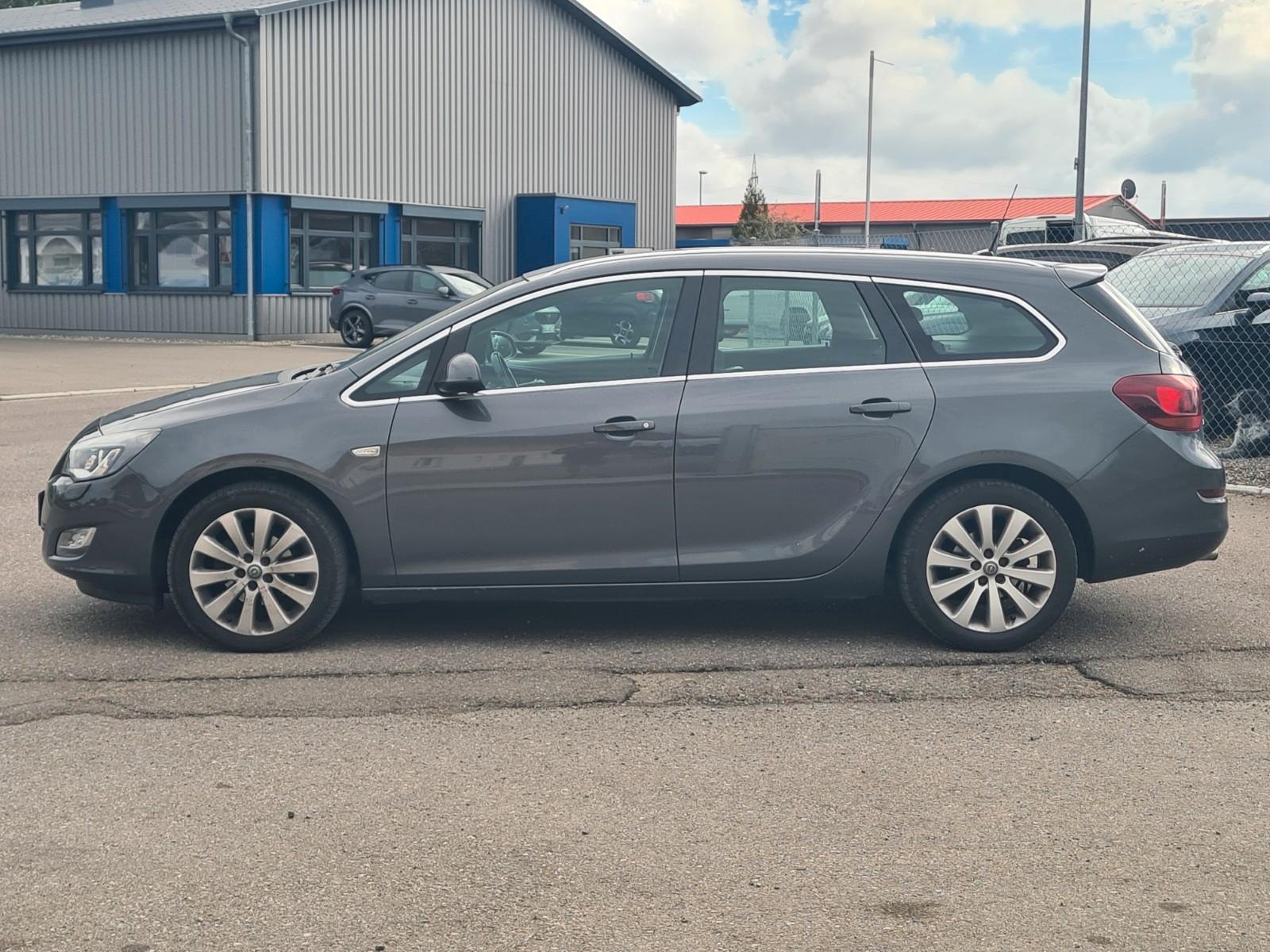Opel Astra 2011 — photo 15