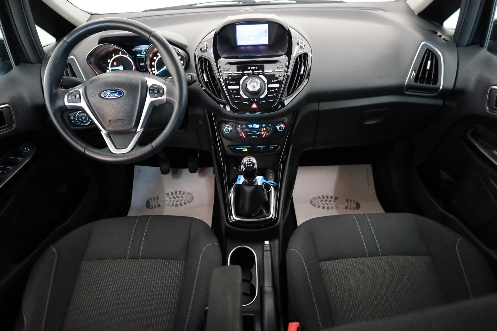 Fahrzeugabbildung Ford B-MAX Titanium Navi,SH,PDC,AHK,Allwetterreifen