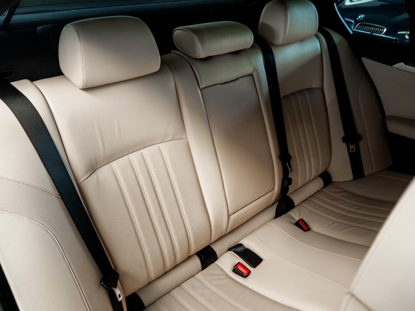 BMW M5 F10 V8 560 ch • 38 600 km • BMW Individual • Cuir Merino • Head-up • Sièges chauffants & ventilés • 20"