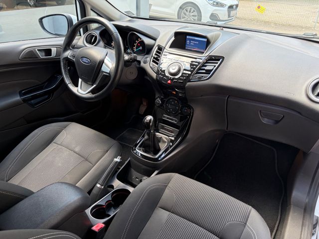 Fahrzeugabbildung Ford Fiesta Titanium+Kamera+Navi+SHZ+Allw.LM+BT+PDC