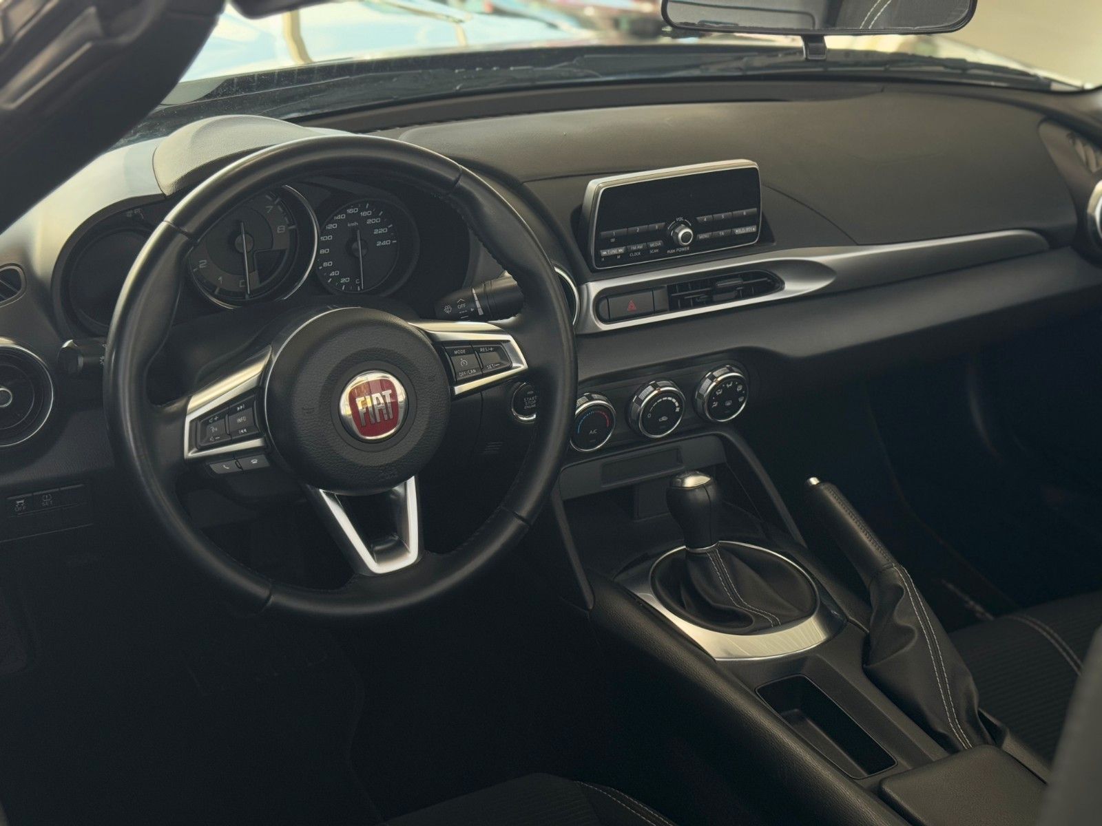 Fahrzeugabbildung Fiat 124 Spider  Klimaanlage Tempomat LM-Felgen TOP