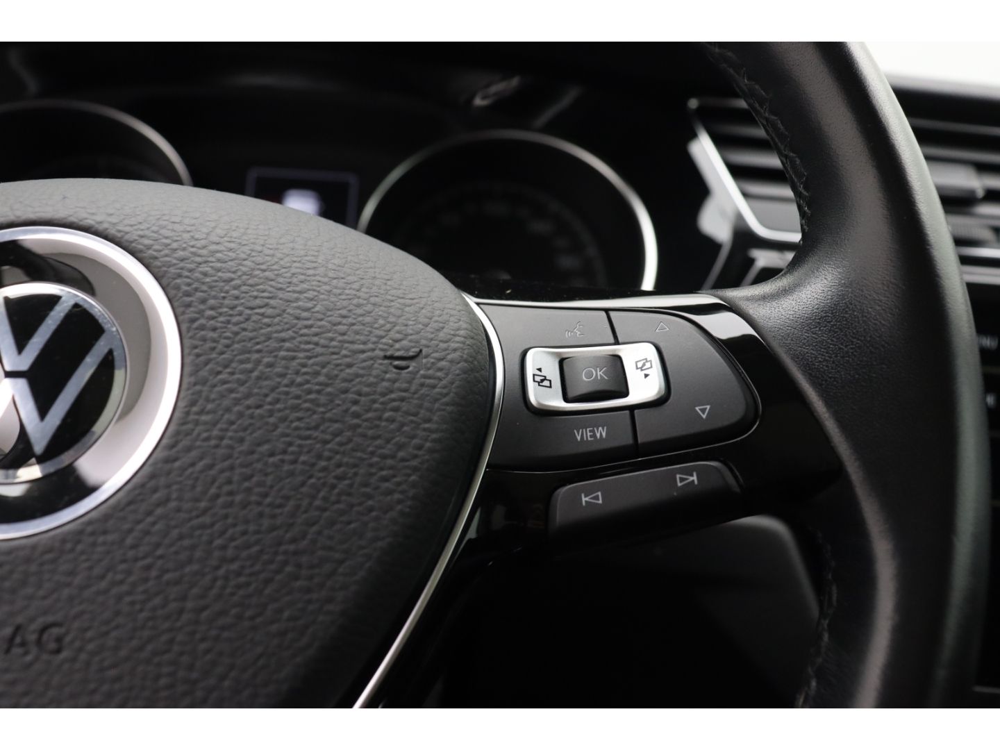 Fahrzeugabbildung Volkswagen Touran Comfortline BMT Start-Stop AHK schwenkbar