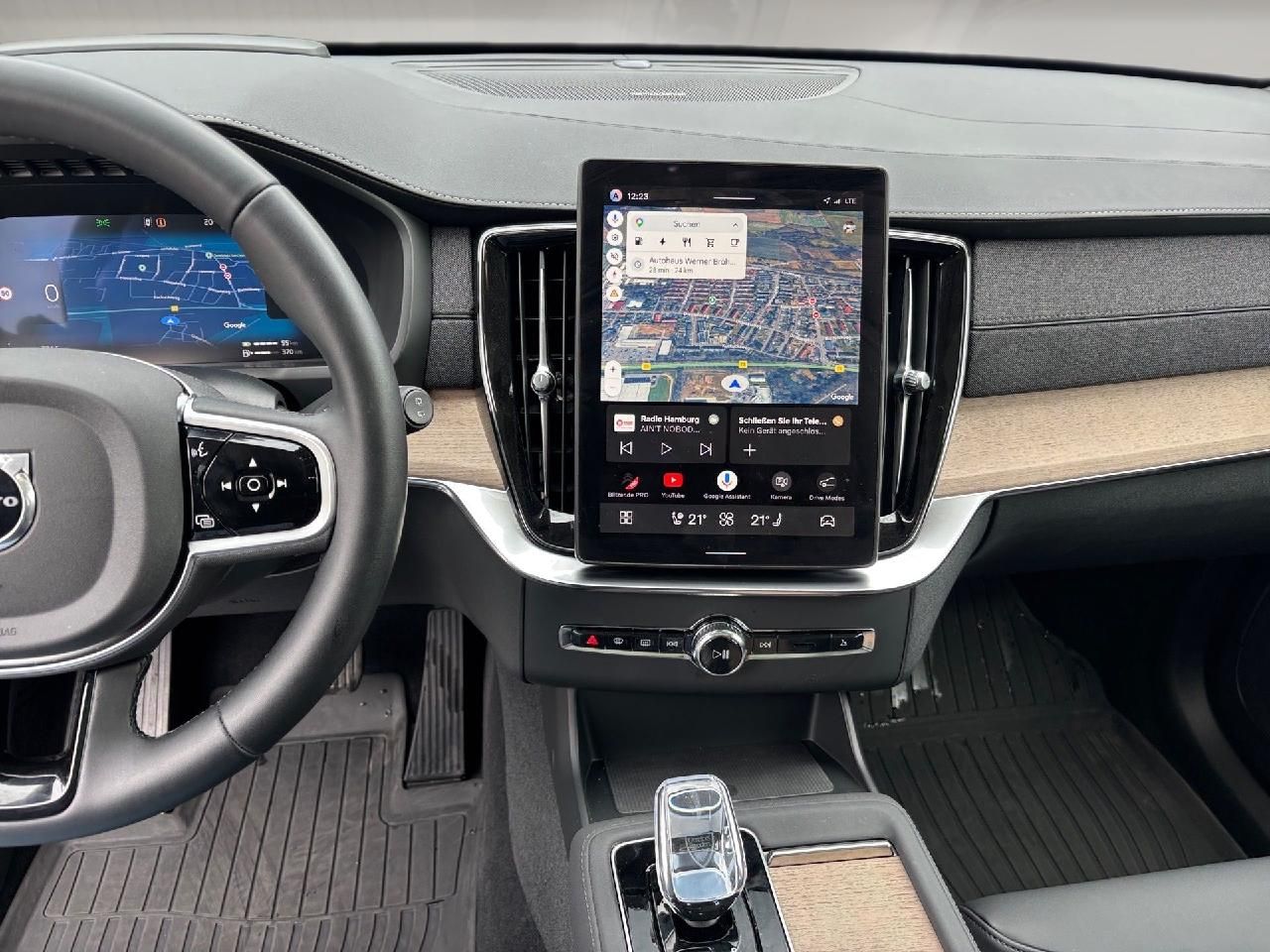 Fahrzeugabbildung Volvo XC90 T8 AWD Ultra Dark Plug-In Hybrid