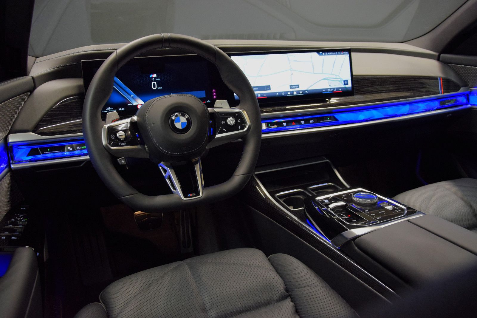 Fahrzeugabbildung BMW 740d xDrive M Sport Sky-Lounge AHK Standheizung